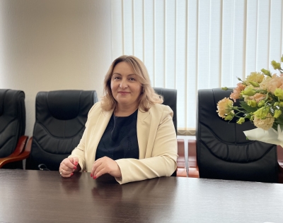 Ҳаҭыр зқәу Асҭанда Заур-иԥҳа! Аҟәа ақалақь Аҵара Аусбарҭа аколлективи уи иаҵанакуа ашколқәеи, ахәыҷбаҳчақәеи рыхьӡала ишәыдаҳныҳәалоит шәиубилеитә мшы!